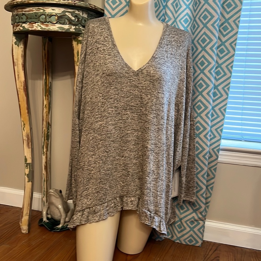NWT heather gray ruffle v-neck tunic SZ LG